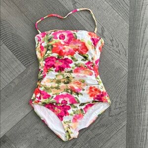 Tommy Bahama Women’s size 6 floral one piece swimsuit